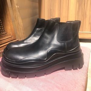 Bottega Veneta Tire Ankle Chelsea Boot size 42